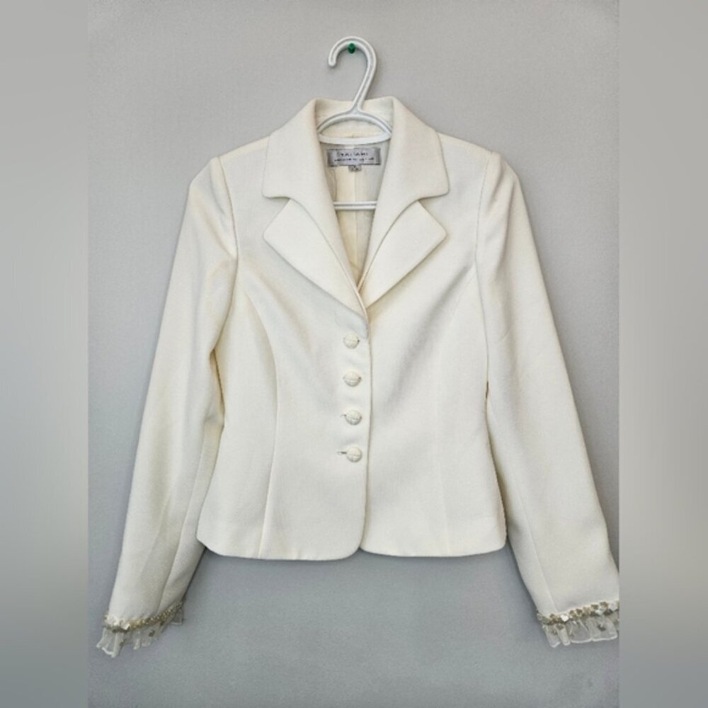 Tahari Vintage Ruffle Women's Jacket. Cream. Size 4